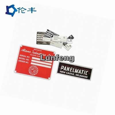 Un buen precio. Espacio en blanco de aluminio Logo Die Punching de Pantone del letrero de la etiqueta engomada del metal en línea